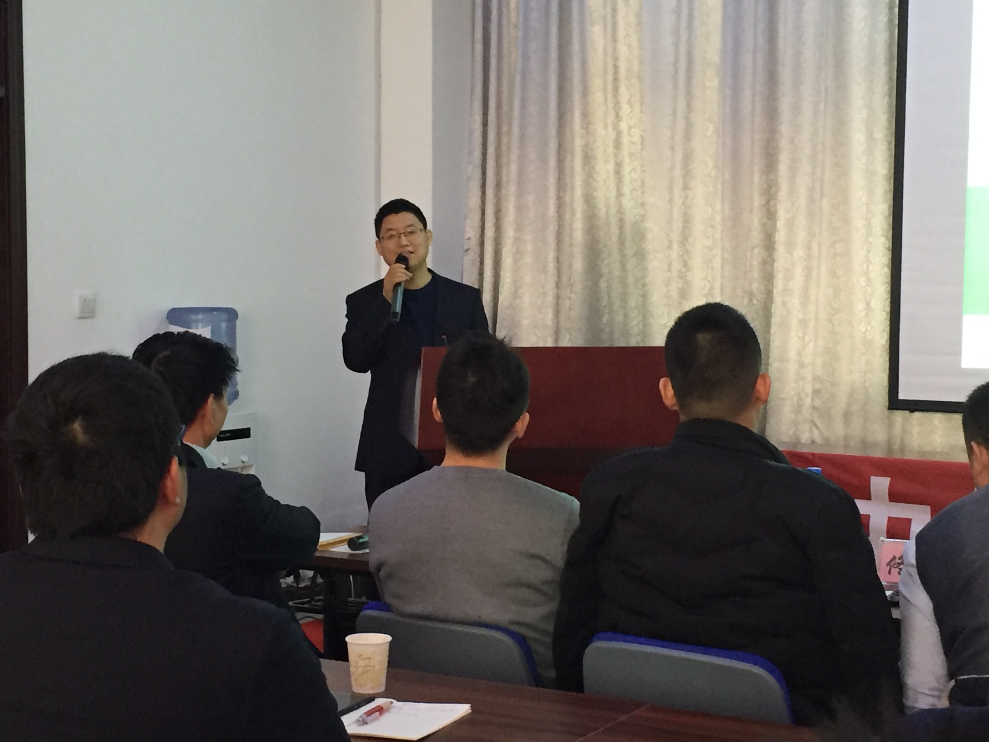 李總發(fā)言.jpg 李總發(fā)言.jpg