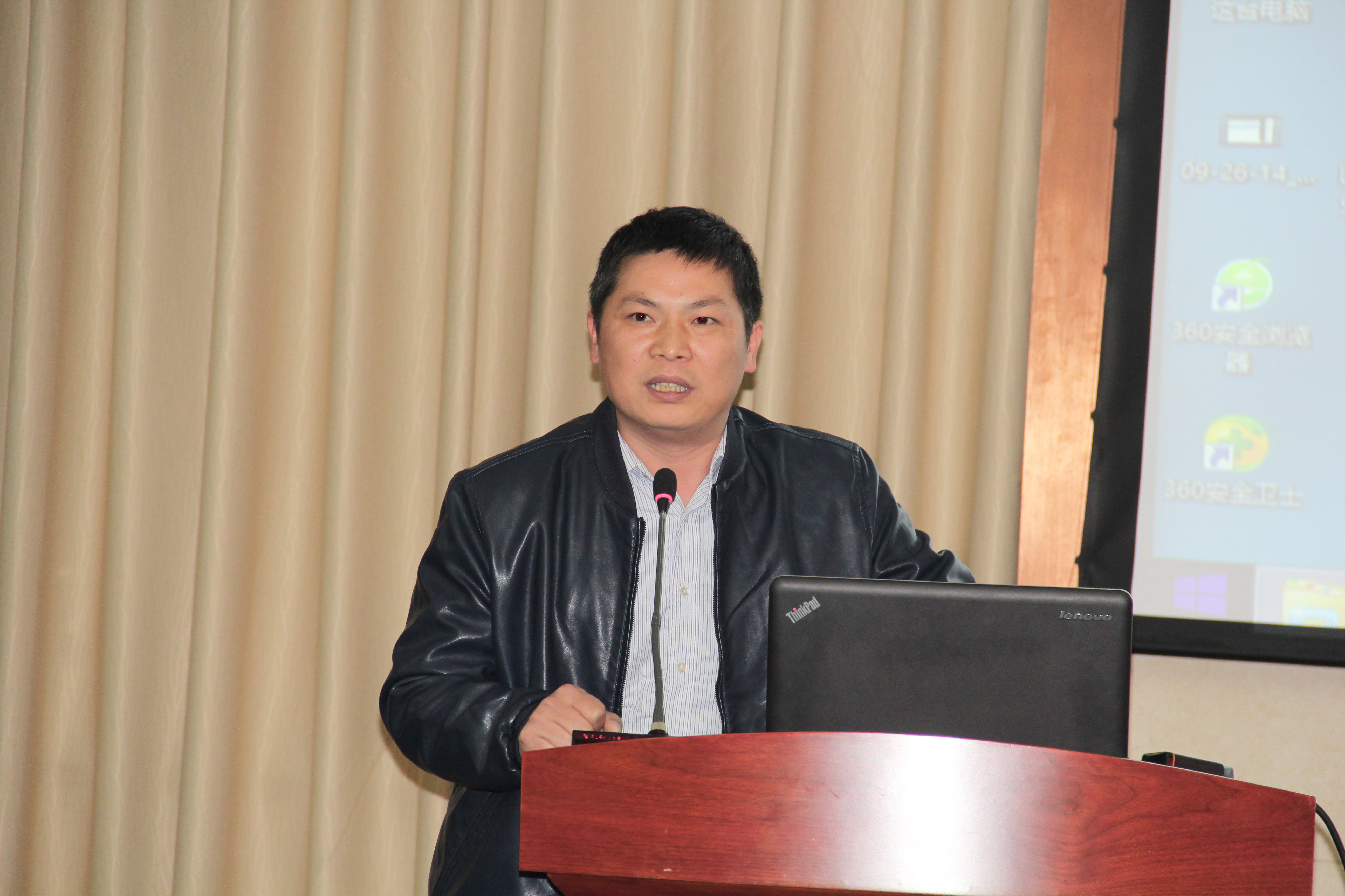 張總.jpg 張總.jpg